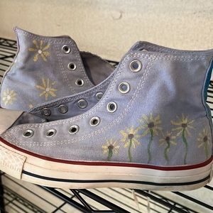 Women’s hand painted Converse size 8